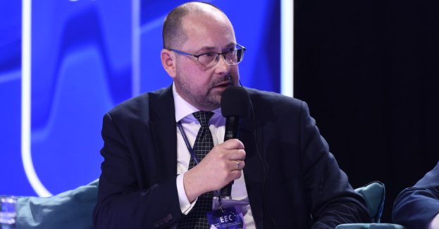 Ponad 30 redaktorów i dziennikarzy, kilkanaście ekip wideo i foto oraz montażyści i edytorzy tworzyli zespół Polskiej Agencji Prasowej relacjonujący 18. Europejski Kongres Gospodarczy w Katowicach. Tegoroczna edycja zgromadziła 15,5 tys. uczestników, obejmowała ponad 200 sesji w 19 ścieżkach tematycznych, z udziałem 1300 prelegentów. PAP był patronem medialnym wydarzenia.